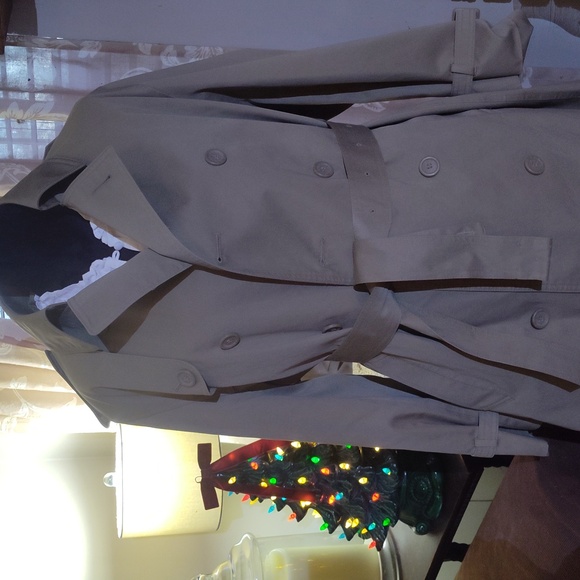 Foreman and Clark trench coat gorgeous condition size 40 short - Picture 3 of 5